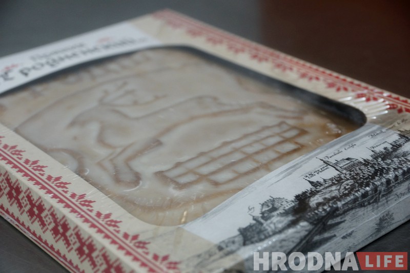 На прянике - олень святого Губерта, на упаковке - гравюра Маковского. "Гродненский пряник" появился в обновленном варианте
