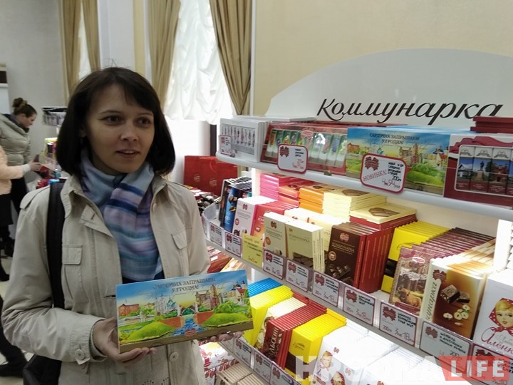 Гэта яна намалявала “шакаладныя” запрашэнні ў Гродна. “Каляровыя аблокі” Сняжаны Віцецкай сталі візітоўкай горада