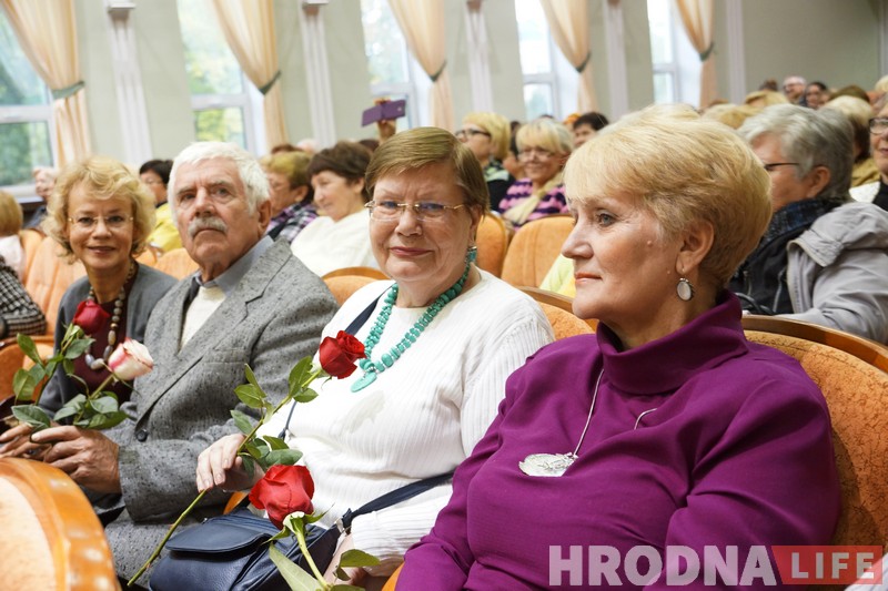 “Бабулечка, ты фарбуешся? А што за свята?” Сталыя студэнты адзначылі пачатак навучальнага года “Бабулечка, ты фарбуешся? А што за свята?” Сталыя студэнты адзначылі пачатак навучальнага года