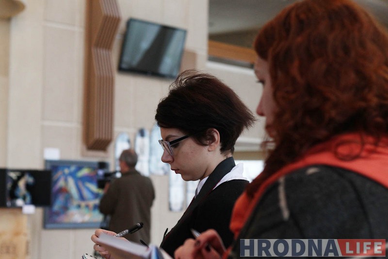 “Кожны эскіз - кавалак жыцця”. У Гродне адкрылі выставу да юбілею драмтэатра “Кожны эскіз - кавалак жыцця”. У Гродне адкрылі выставу да юбілею драмтэатра