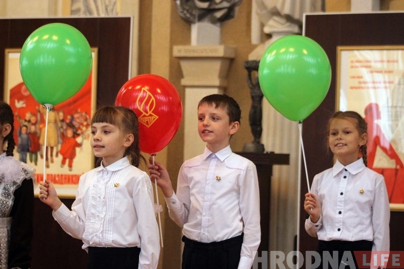 "У лепшых традыцыях Кастрычніка" гродзенцаў павіншавалі са 100-годдзем рэвалюцыі "У лепшых традыцыях Кастрычніка" гродзенцаў павіншавалі са 100-годдзем рэвалюцыі