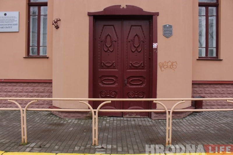 Невядомыя зноў размалявалі цэнтральныя вуліцы Гродна прымітыўным графіці Невядомыя зноў размалявалі цэнтральныя вуліцы Гродна прымітыўным графіці