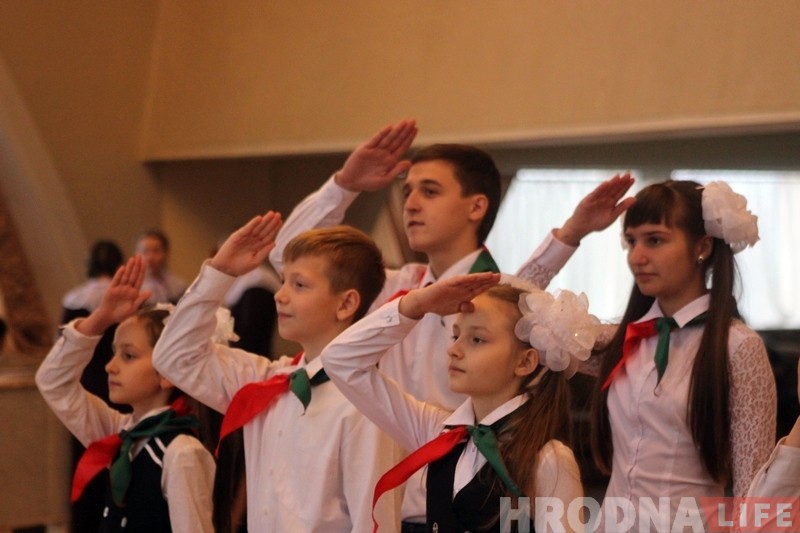 "У лепшых традыцыях Кастрычніка" гродзенцаў павіншавалі са 100-годдзем рэвалюцыі "У лепшых традыцыях Кастрычніка" гродзенцаў павіншавалі са 100-годдзем рэвалюцыі