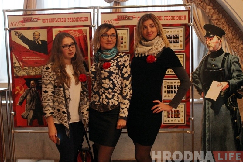 "У лепшых традыцыях Кастрычніка" гродзенцаў павіншавалі са 100-годдзем рэвалюцыі "У лепшых традыцыях Кастрычніка" гродзенцаў павіншавалі са 100-годдзем рэвалюцыі