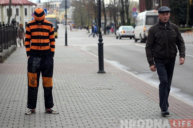 Валера-спайдэрмэн. У Гродне з'явіўся свой супергерой: паласаты і ў трэніках