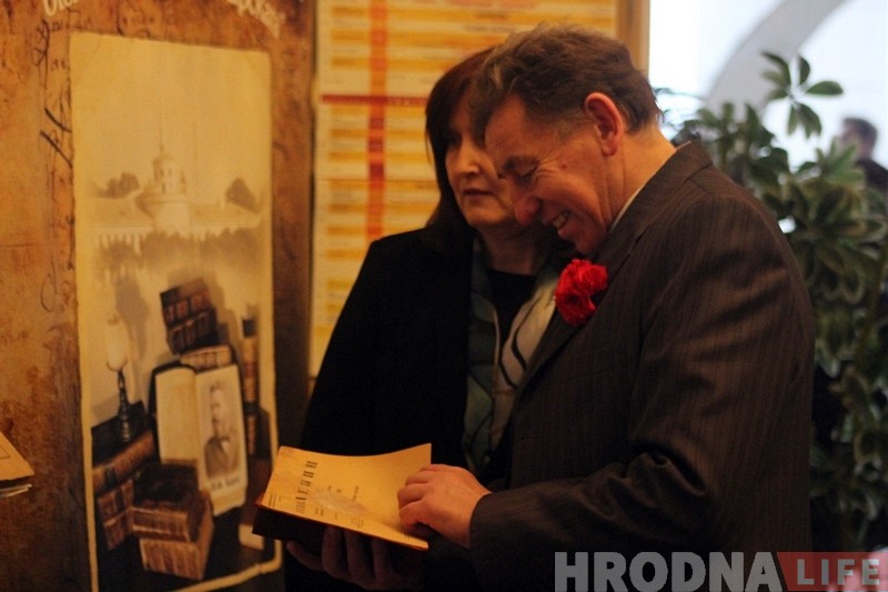 "У лепшых традыцыях Кастрычніка" гродзенцаў павіншавалі са 100-годдзем рэвалюцыі "У лепшых традыцыях Кастрычніка" гродзенцаў павіншавалі са 100-годдзем рэвалюцыі