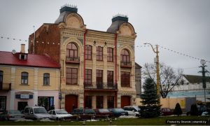 На доме Мураўёва актывісты прапануюць усталяваць памятную шыльду і бел-чырвона-белы сцяг. Гісторык Андрэй Чарнякевіч: “З чагосьці трэба пачынаць”