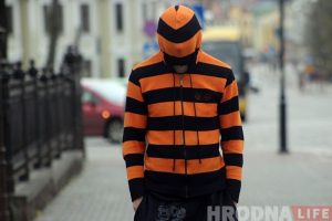 Валера-спайдэрмэн. У Гродне з'явіўся свой супергерой: паласаты і ў трэніках
