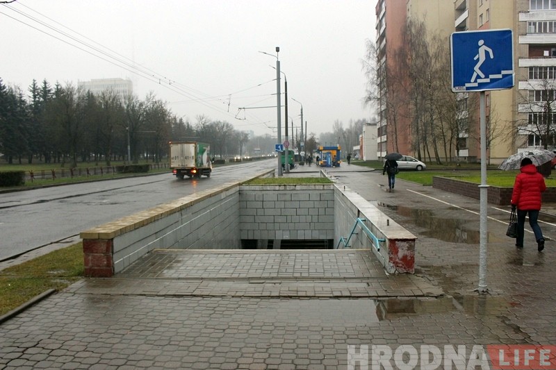 Бяспечна, але нязручна: пешаходы і кіроўцы пра закрыццё нерэгуляванага перахода на Горкага