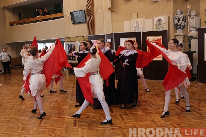 "У лепшых традыцыях Кастрычніка" гродзенцаў павіншавалі са 100-годдзем рэвалюцыі "У лепшых традыцыях Кастрычніка" гродзенцаў павіншавалі са 100-годдзем рэвалюцыі
