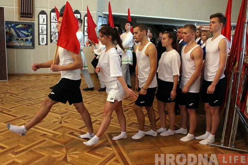 "У лепшых традыцыях Кастрычніка" гродзенцаў павіншавалі са 100-годдзем рэвалюцыі "У лепшых традыцыях Кастрычніка" гродзенцаў павіншавалі са 100-годдзем рэвалюцыі