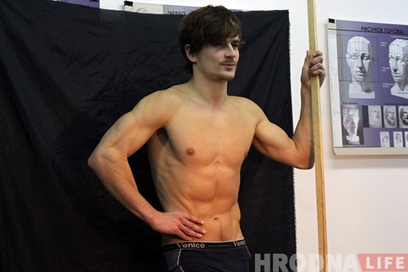 Як гэта - гадзінамі пазіраваць для мастакоў: натуршчык расказвае пра сваю працу