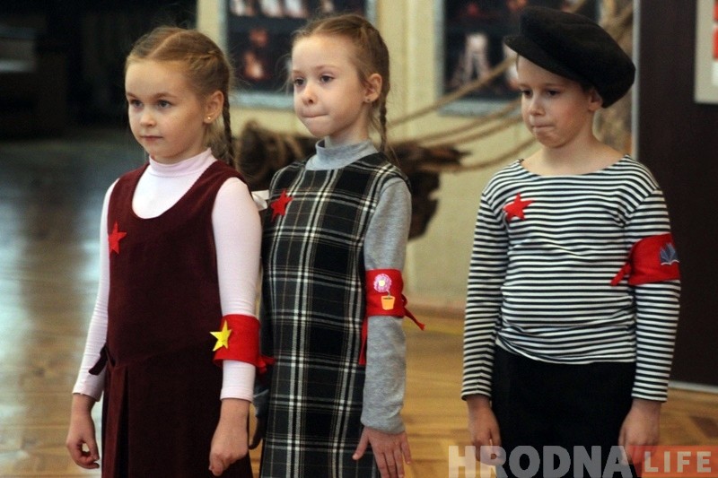 "У лепшых традыцыях Кастрычніка" гродзенцаў павіншавалі са 100-годдзем рэвалюцыі "У лепшых традыцыях Кастрычніка" гродзенцаў павіншавалі са 100-годдзем рэвалюцыі