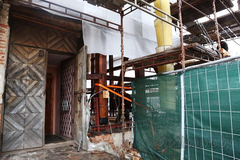 Сцяна Каложы будзе колеру Umbro. Як ідзе рамонт у старадаўняй царкве