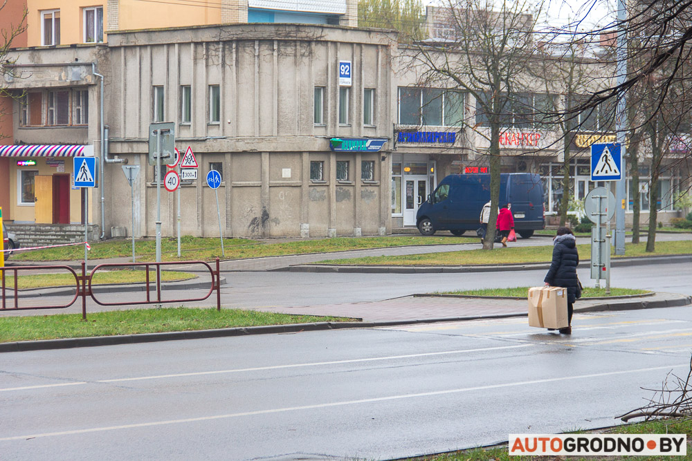 На вуліцы Горкага прыбралі нерэгуляваны пераход. Мясцовыя жыхары супраць