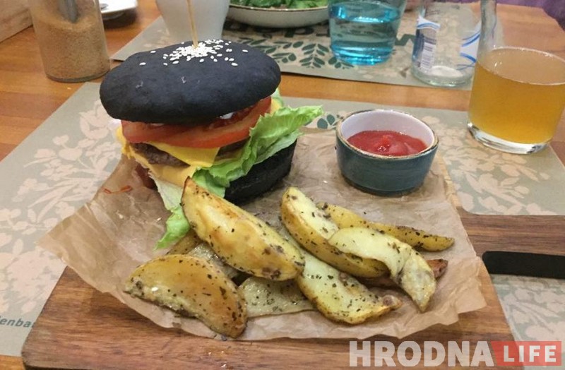 Дзе ў Гродне турысту смачна з'есці. Тэст установаў харчавання з ацэнкай у аленях Святога Губерта