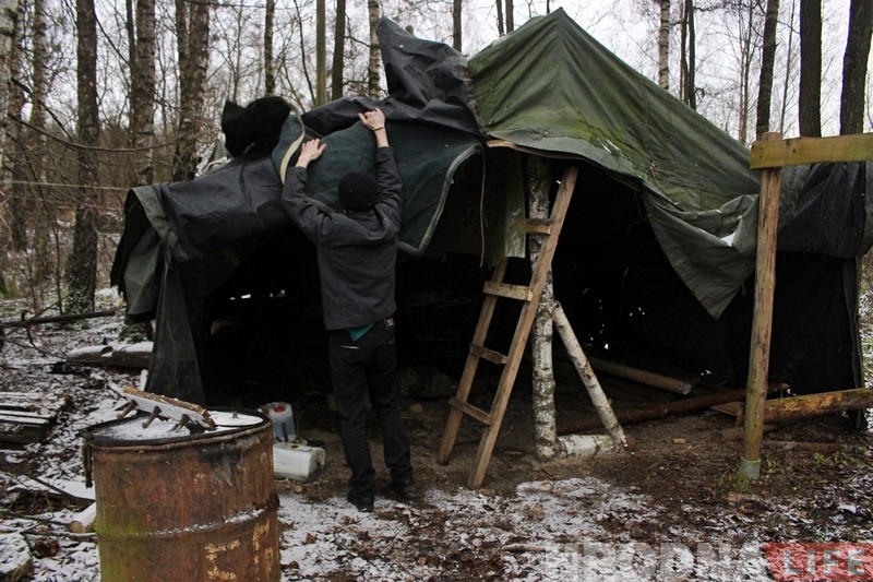 Гродзенскі рэканструктар адзін пабудаваў лодку як у сярэднявеччы