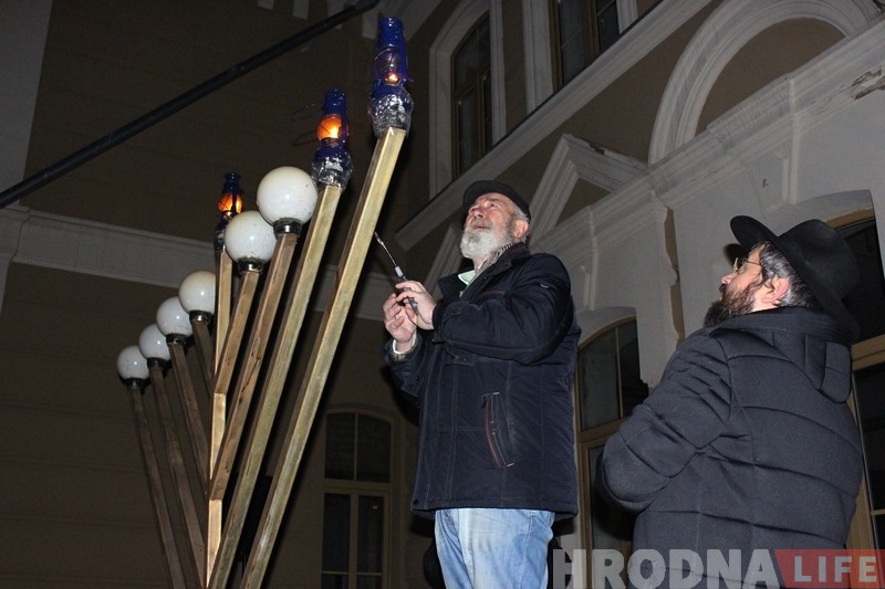 У Гродне запалілі першыя ханукальныя свечы. Упершыню гэта зрабіў малады прадстаўнік абшчыны