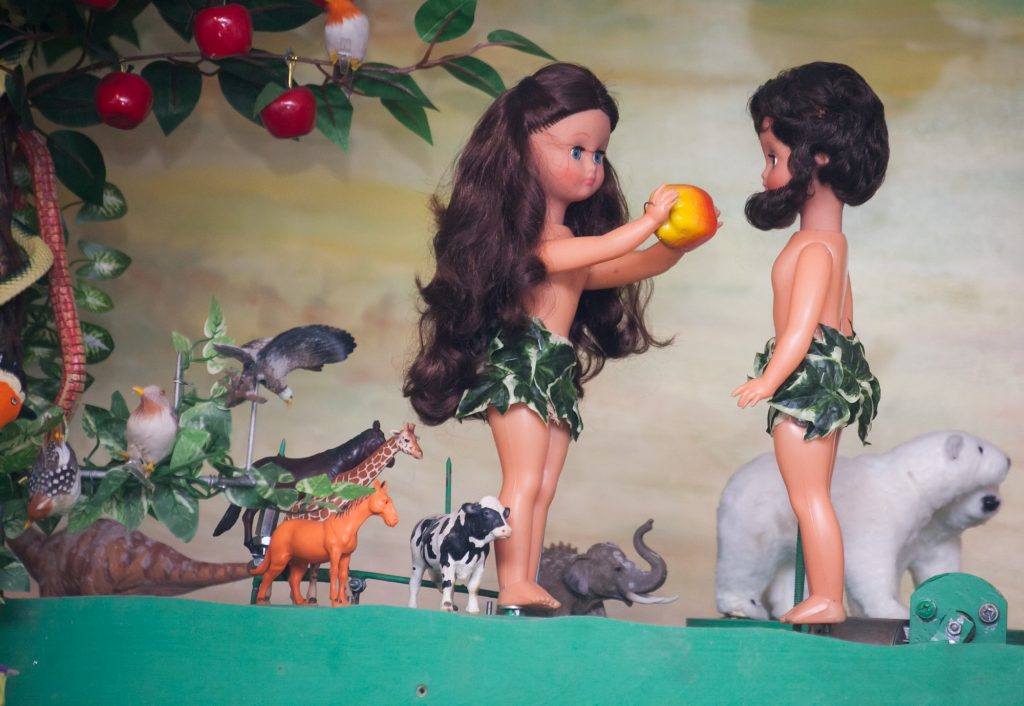 Цукеркі для Ісуса, Марыя і Іосіф сярод уцекачоў. Як калядныя шопкі набываюць рысы сучаснасці