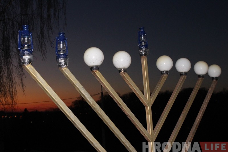 У Гродне запалілі першыя ханукальныя свечы. Упершыню гэта зрабіў малады прадстаўнік абшчыны