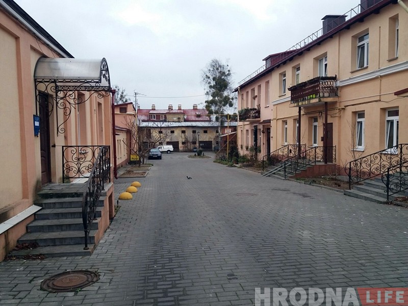 Апошні напамін пра сям'ю Фрэйдовiчаў: у музей Паруліса прынеслі рэдкія тратуарныя пліты