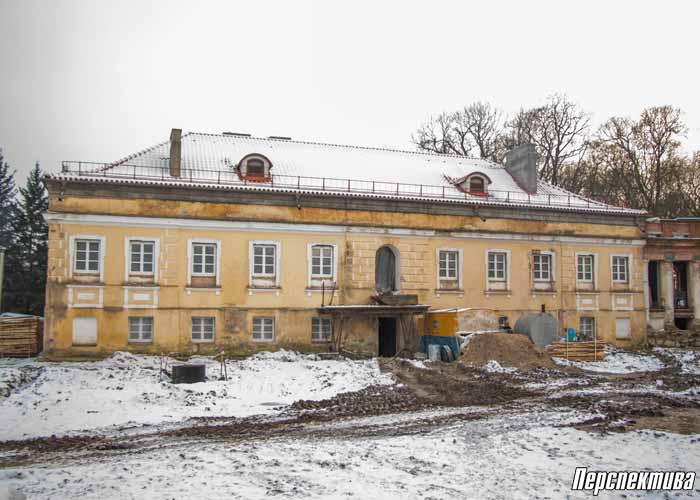 Фота: як працягваецца рэканструкцыя палаца ў Свяцку