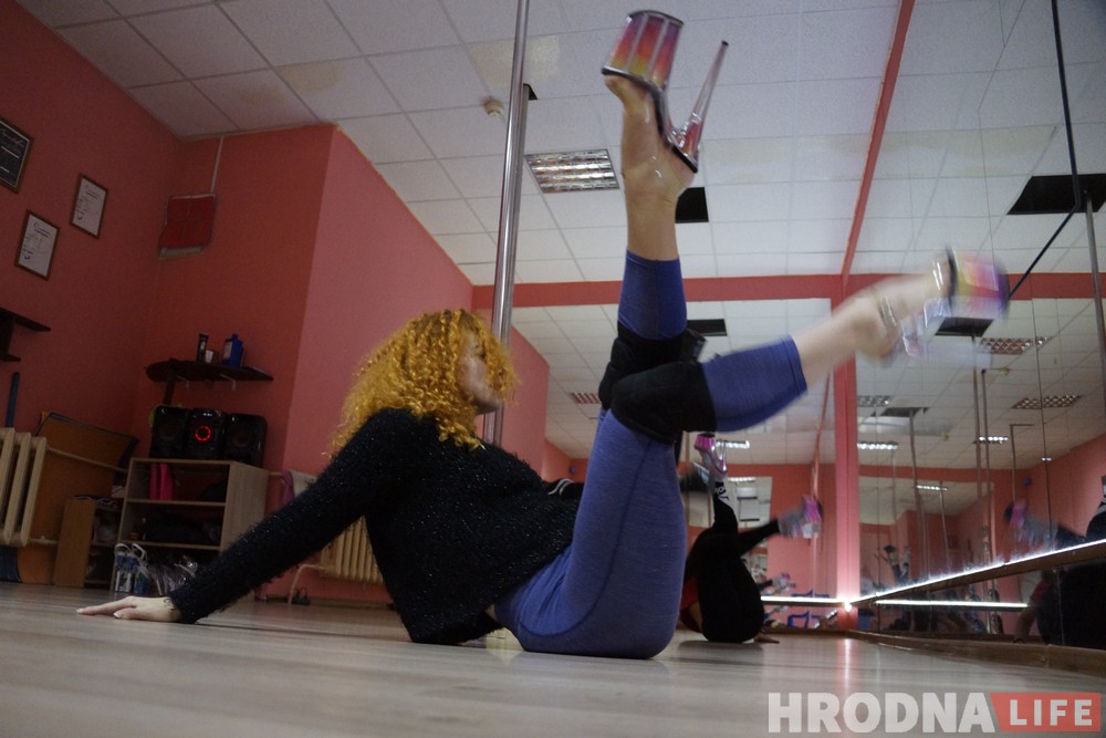“Гэта палка мяне зачаравала”. Як танцы на пілоне змянілі жыццё і далі новую прафесію