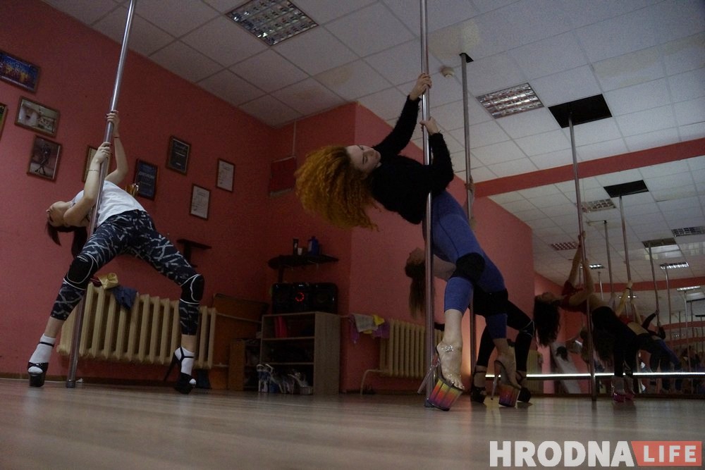 “Гэта палка мяне зачаравала”. Як танцы на пілоне змянілі жыццё і далі новую прафесію