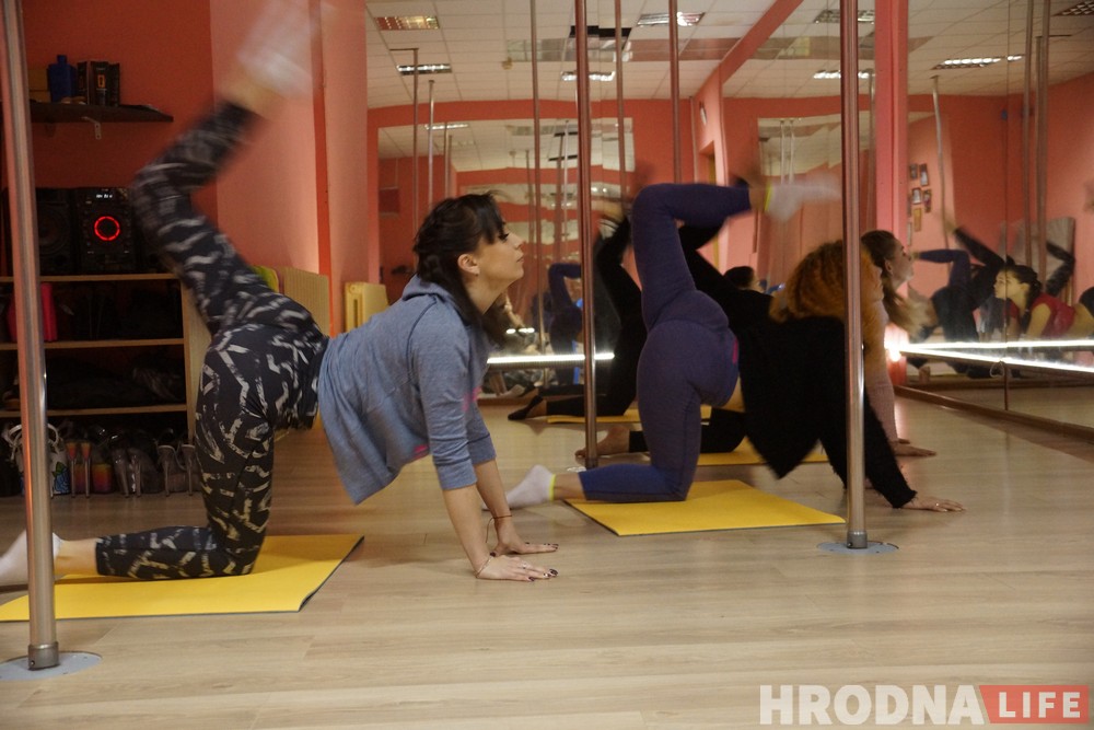 “Гэта палка мяне зачаравала”. Як танцы на пілоне змянілі жыццё і далі новую прафесію