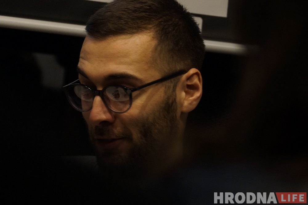 Змяніць свет не ўстаючы з канапы: 5 правіл Антона Матолькі