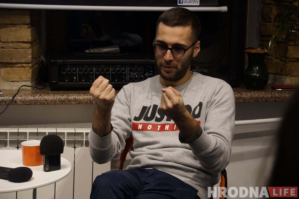 Змяніць свет не ўстаючы з канапы: 5 правіл Антона Матолькі