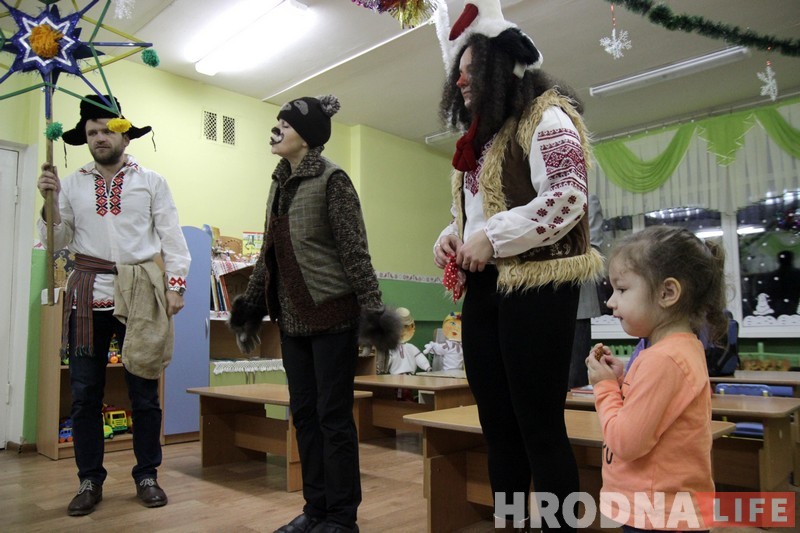 “Мы са святам вас вітаем!” Калядоўшчыкі ў Гродне наведалі беларускамоўную групу ў дзіцячым садку “Мы са святам вас вітаем!” Калядоўшчыкі ў Гродне наведалі беларускамоўную групу ў дзіцячым садку