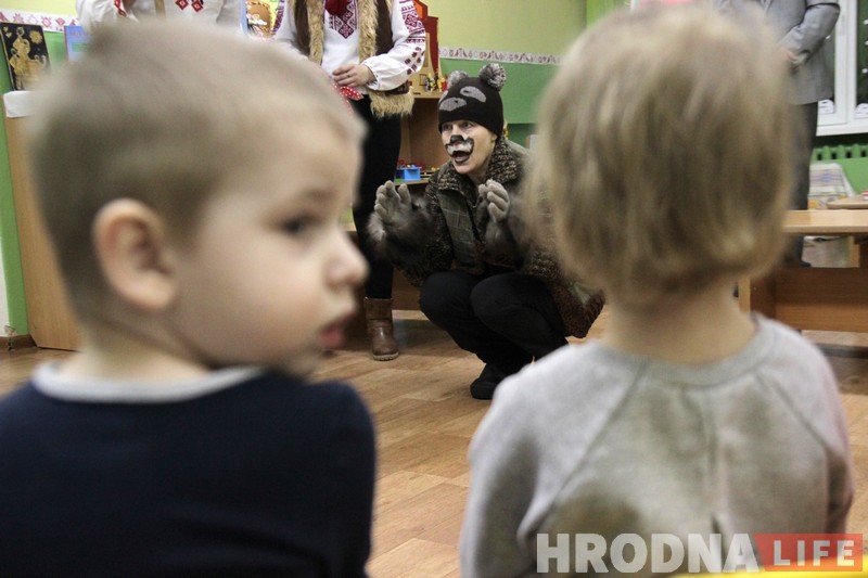 “Мы са святам вас вітаем!” Калядоўшчыкі ў Гродне наведалі беларускамоўную групу ў дзіцячым садку “Мы са святам вас вітаем!” Калядоўшчыкі ў Гродне наведалі беларускамоўную групу ў дзіцячым садку