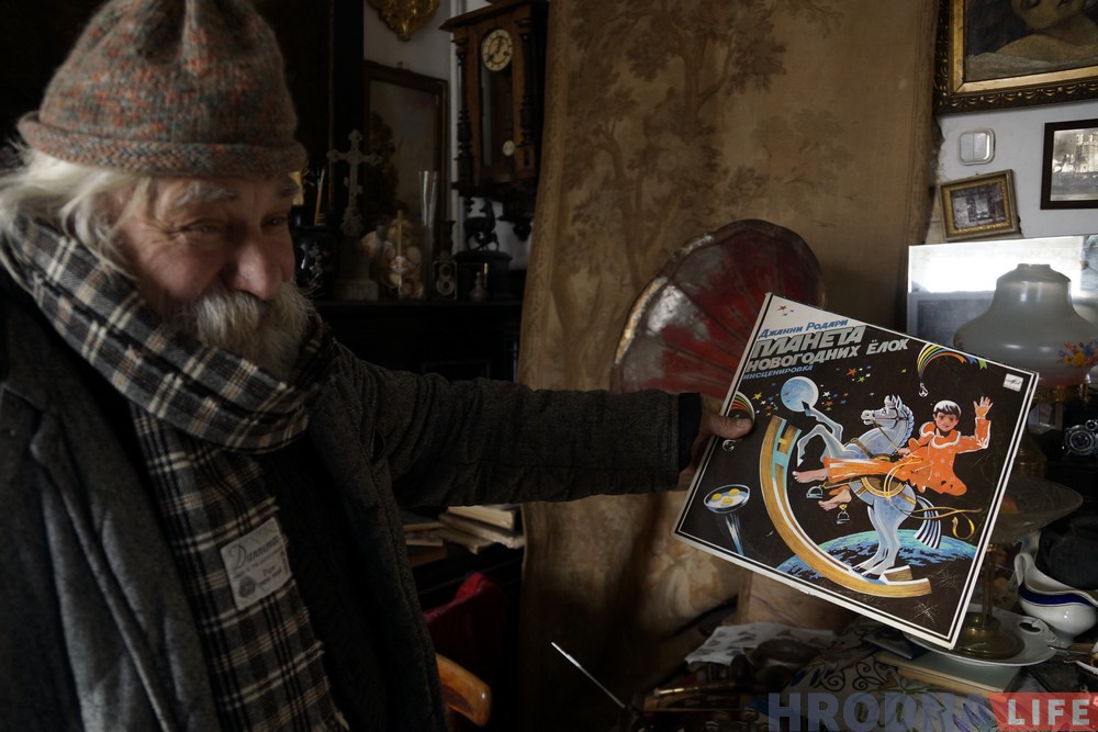 Святой Николай и столетние балерины. К Рождеству и Новому году Януш Парулис устроил выставку ёлочных игрушек