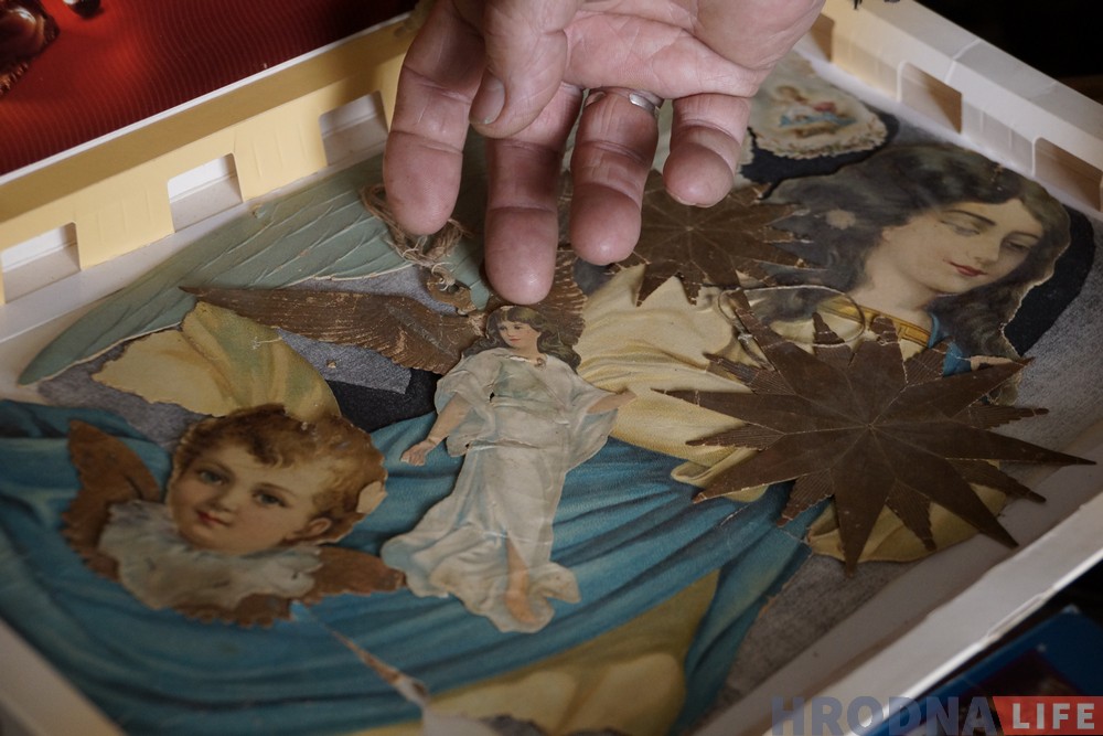 Святой Николай и столетние балерины. К Рождеству и Новому году Януш Парулис устроил выставку ёлочных игрушек