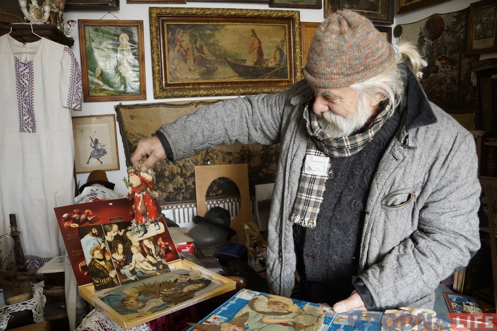 Святой Николай и столетние балерины. К Рождеству и Новому году Януш Парулис устроил выставку ёлочных игрушек