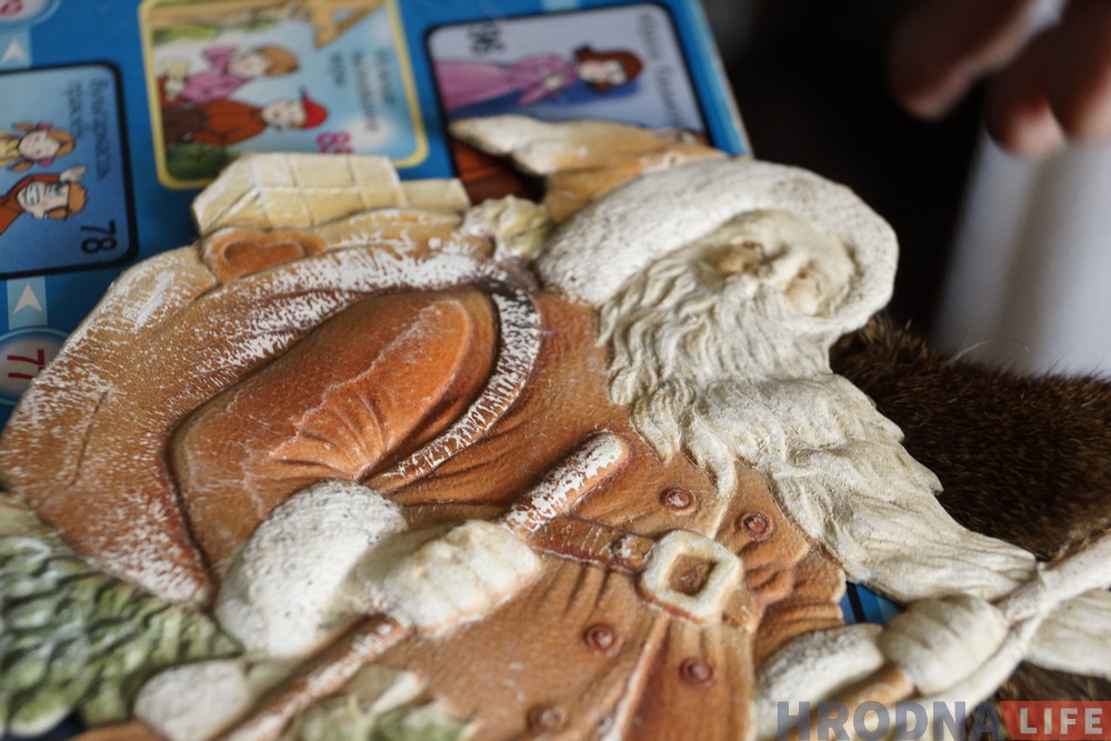 Святой Николай и столетние балерины. К Рождеству и Новому году Януш Парулис устроил выставку ёлочных игрушек