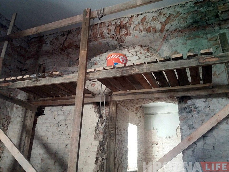 Фрэску са Старога замку знялі і завезлі ў Мінск для рэстаўрацыі Фрэску са Старога замку знялі і завезлі ў Мінск для рэстаўрацыі