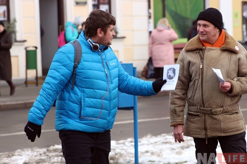 Пікетам на Савецкай дэмакраты нагадалі гродзенцам пра 100 год БНР Пікетам на Савецкай дэмакраты нагадалі гродзенцам пра 100 год БНР