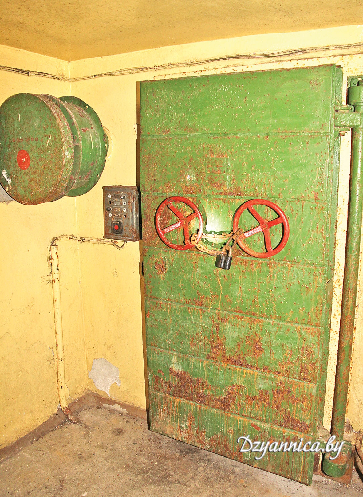 Галаваломкі на працягу гадзіны: пад Шчучынам адкрываюць падземны квэст-бункер