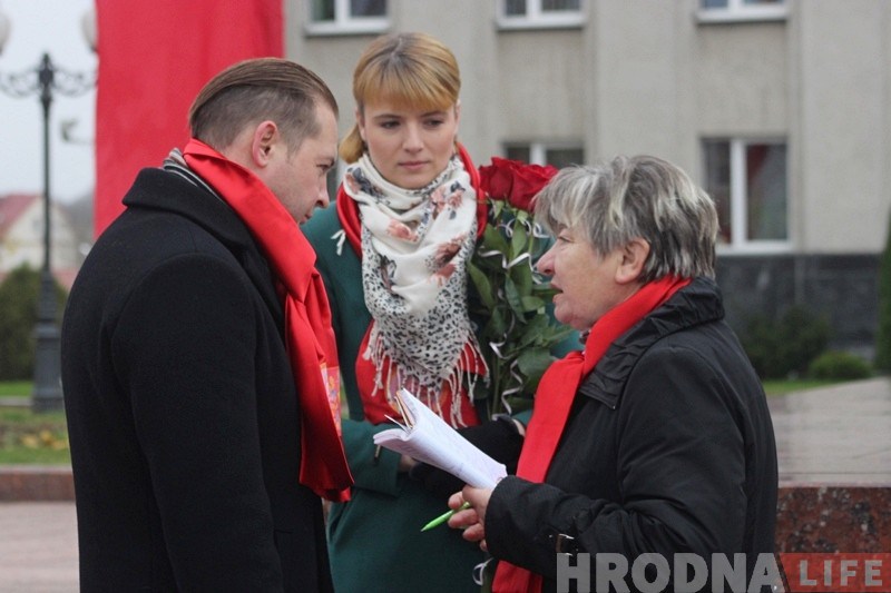 У Гродне лідарка камуністаў шануе Леніна, ходзіць у царкву і вышывае іконы