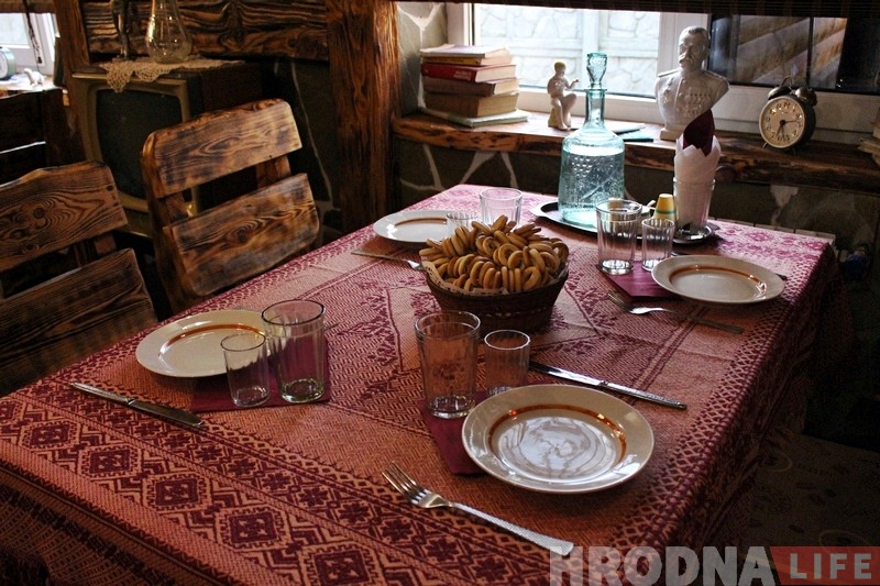 «Не ўсе зразумеюць, але многія ўспомняць». Гродзенская сям'я адкрывае ў Каробчыцах бар «Таварыш», дзе можна "вярнуцца" у СССР