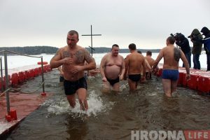 "Адчуванні - труба, космас". Гродзенцы на Юбілейным возеры святкавалі Вадохрышча