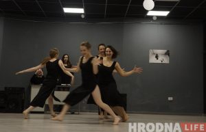 Танцорка прадставіла ў Гродне фотавыставу “палётаў без фоташопу”