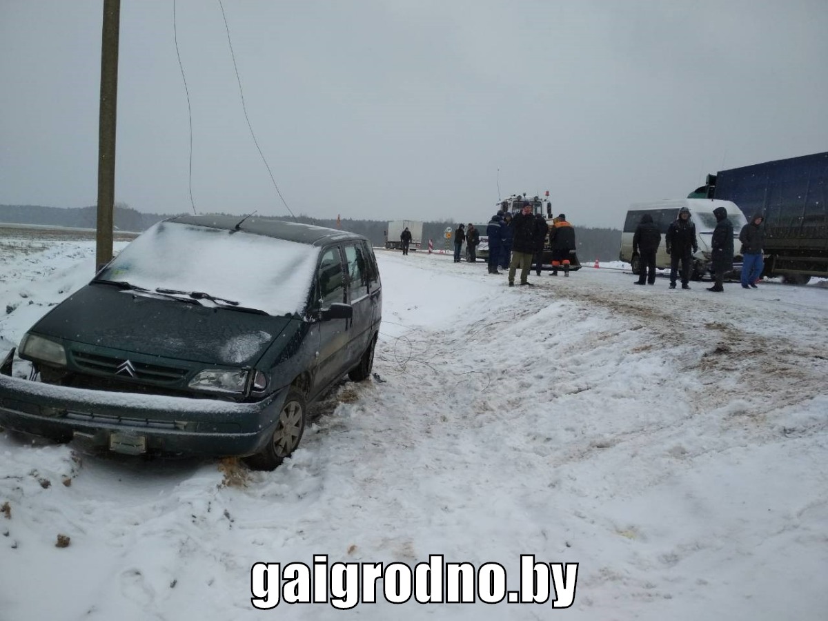 Вынікі дзённага снегападу: за мінулыя суткі ў Гродне і прыгарадзе адбылося 43 аварыі, 2 чалавекі загінулі
