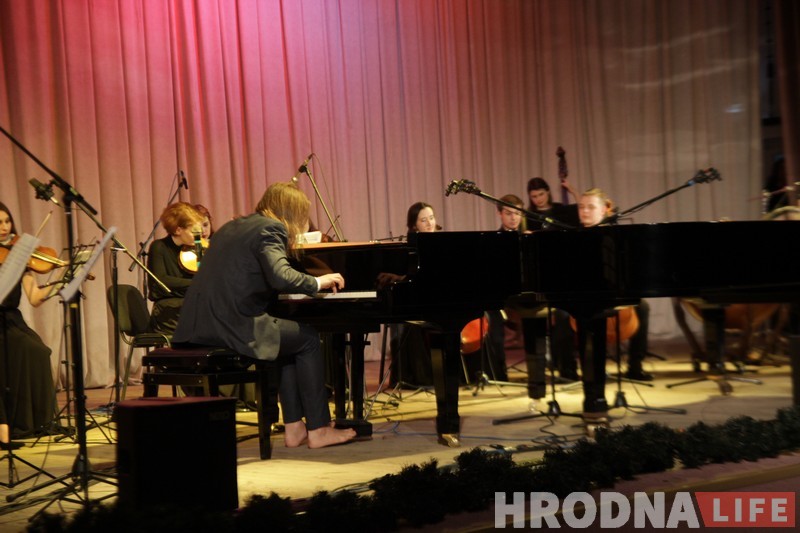 «Няма розніцы, для каго граць». Лешэк Можджар выйшаў басанож, а Кірыл Кедук зрабіў заўвагу слухачам