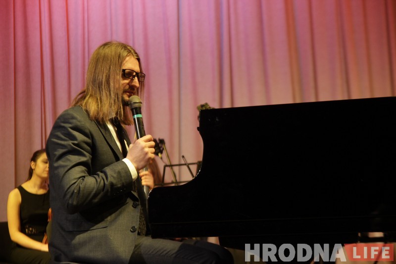 «Няма розніцы, для каго граць». Лешэк Можджар выйшаў басанож, а Кірыл Кедук зрабіў заўвагу слухачам