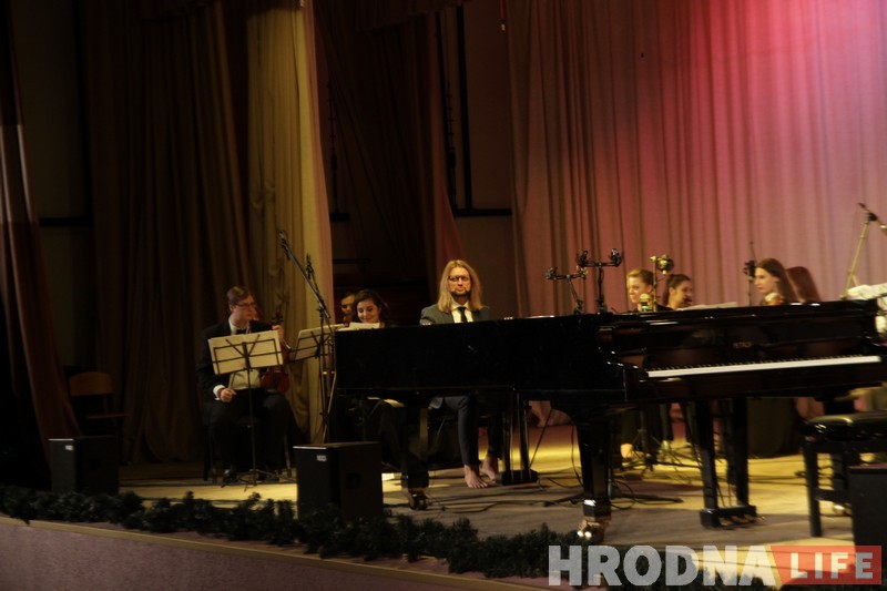 «Няма розніцы, для каго граць». Лешэк Можджар выйшаў басанож, а Кірыл Кедук зрабіў заўвагу слухачам