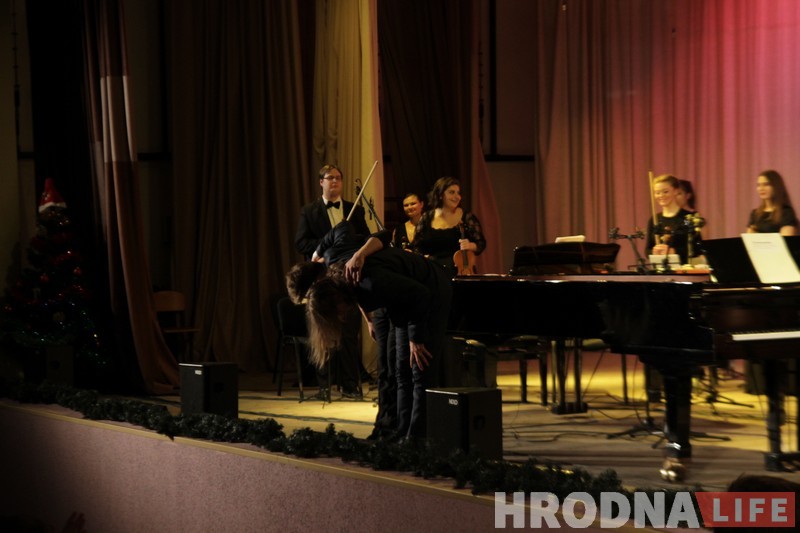 «Няма розніцы, для каго граць». Лешэк Можджар выйшаў басанож, а Кірыл Кедук зрабіў заўвагу слухачам