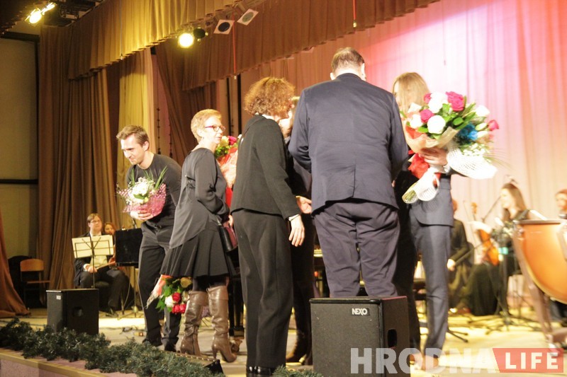 «Няма розніцы, для каго граць». Лешэк Можджар выйшаў басанож, а Кірыл Кедук зрабіў заўвагу слухачам